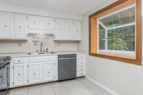 20 Redfield Circle Derry NH 03038-4839
