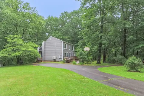 20 Redfield Circle Derry NH 03038-4839
