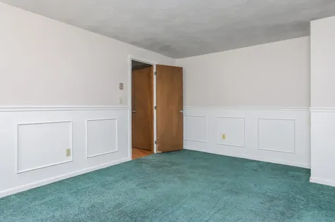 20 Redfield Circle Derry NH 03038-4839
