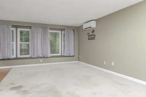 20 Redfield Circle Derry NH 03038-4839