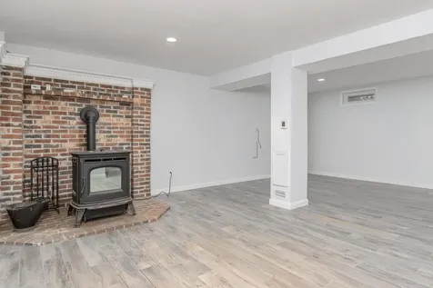20 Redfield Circle Derry NH 03038-4839