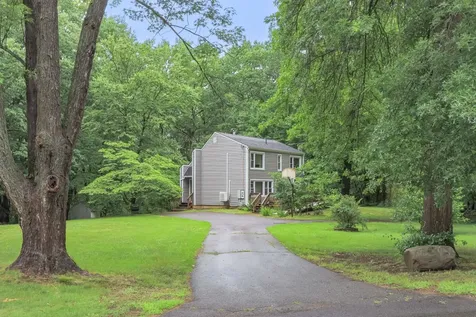 20 Redfield Circle Derry NH 03038-4839