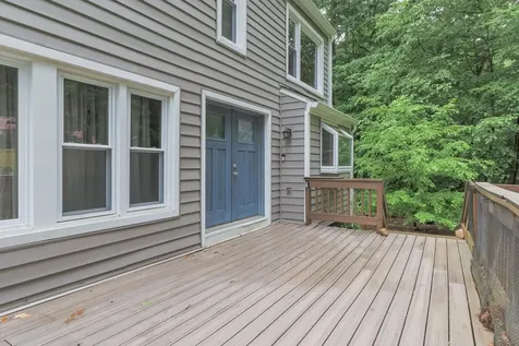 20 Redfield Circle Derry NH 03038-4839