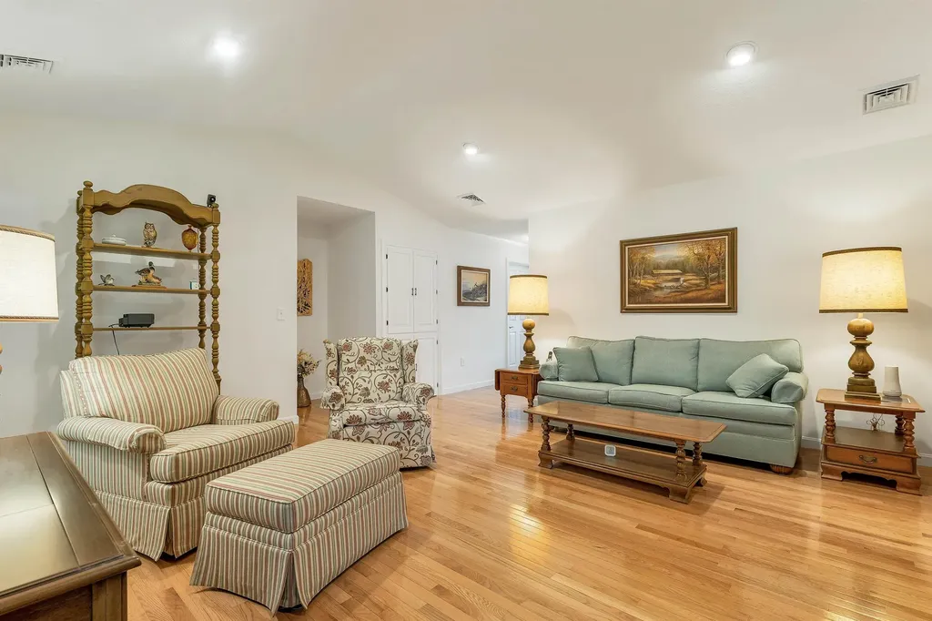 198 Sarah Circle Laconia NH 03246