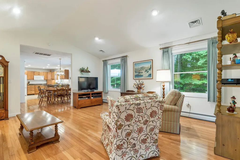 198 Sarah Circle Laconia NH 03246
