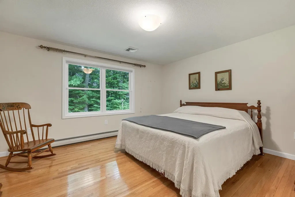 198 Sarah Circle Laconia NH 03246