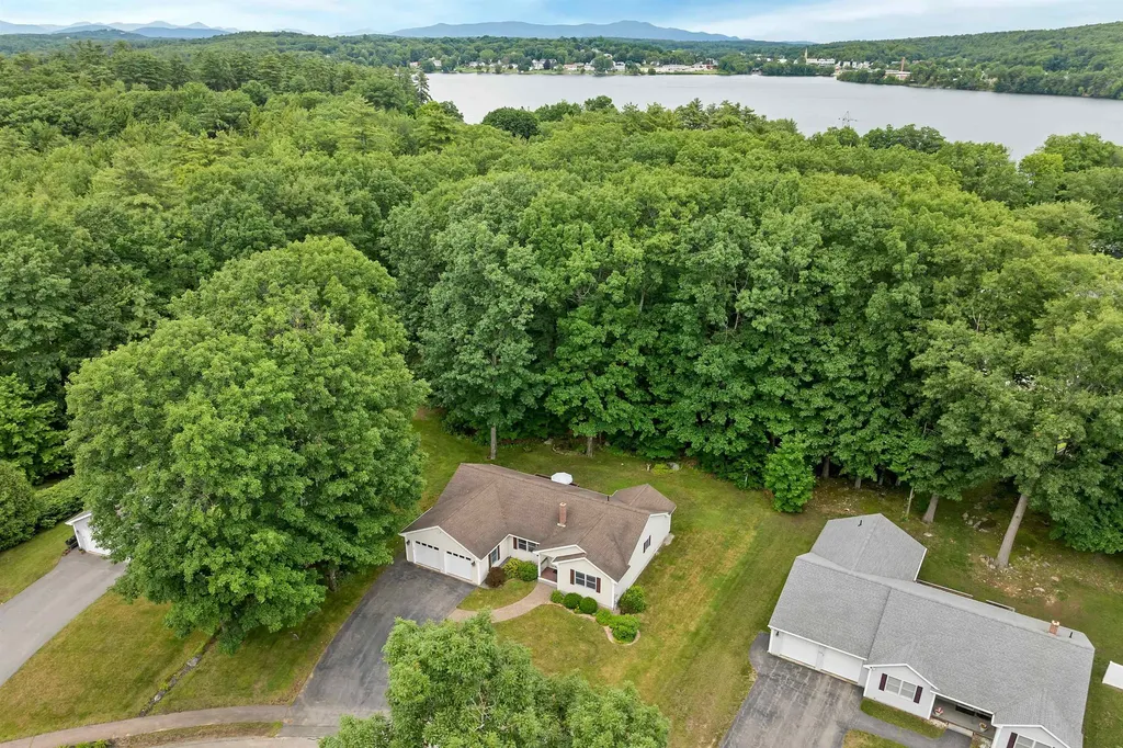 198 Sarah Circle Laconia NH 03246