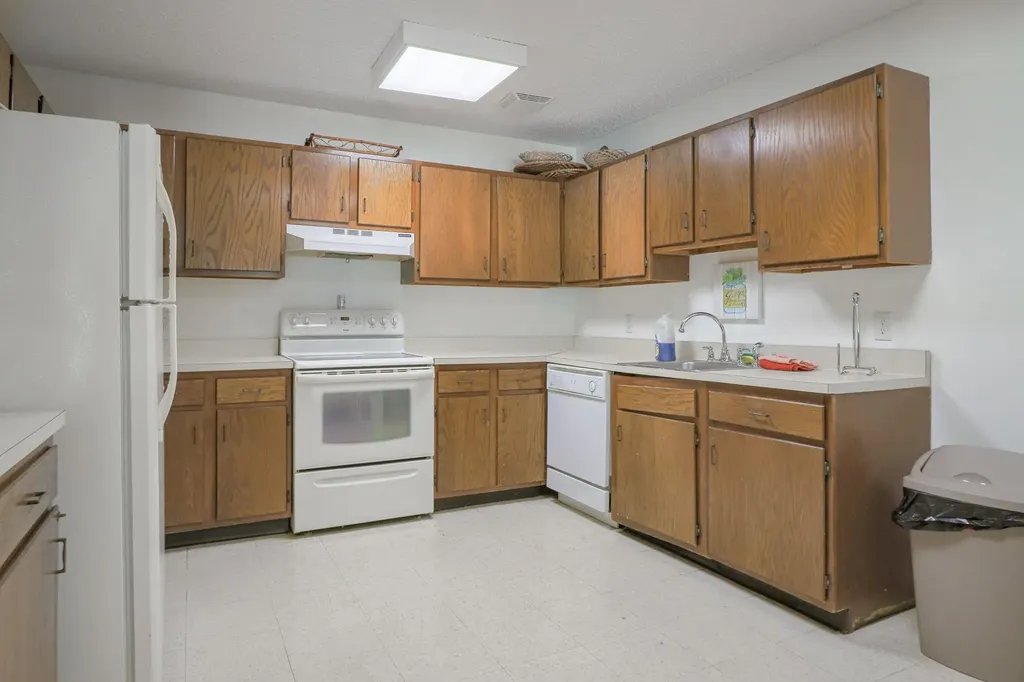 16 Northbrook Drive Manchester NH 03102