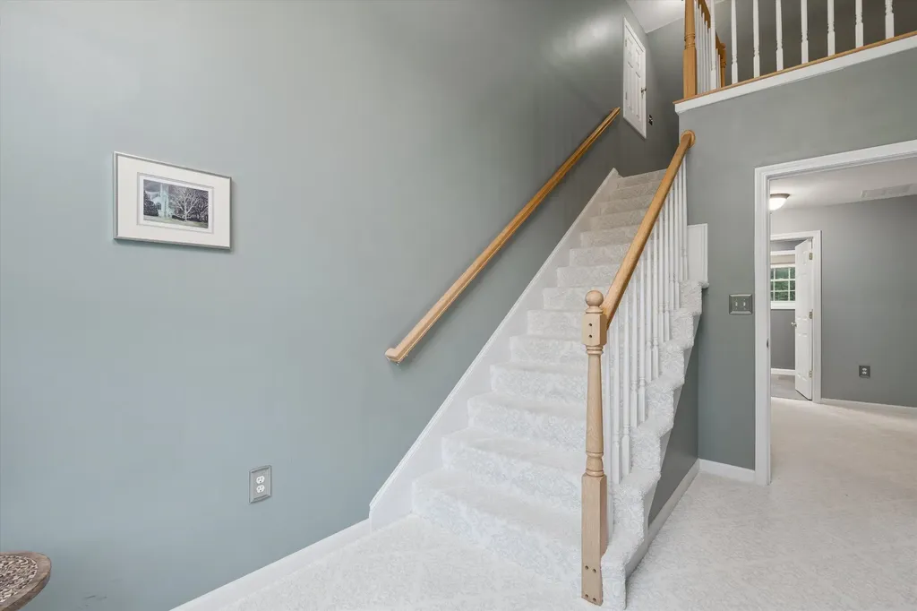 8 Margaret Circle Mont Vernon NH 03057