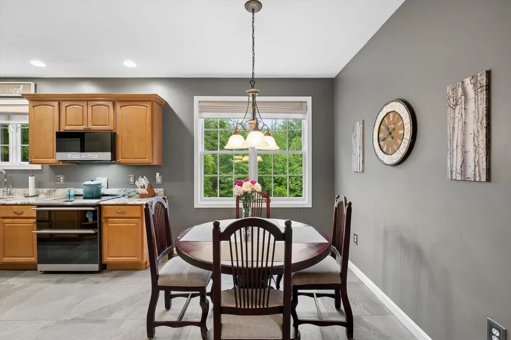 8 Margaret Circle Mont Vernon NH 03057