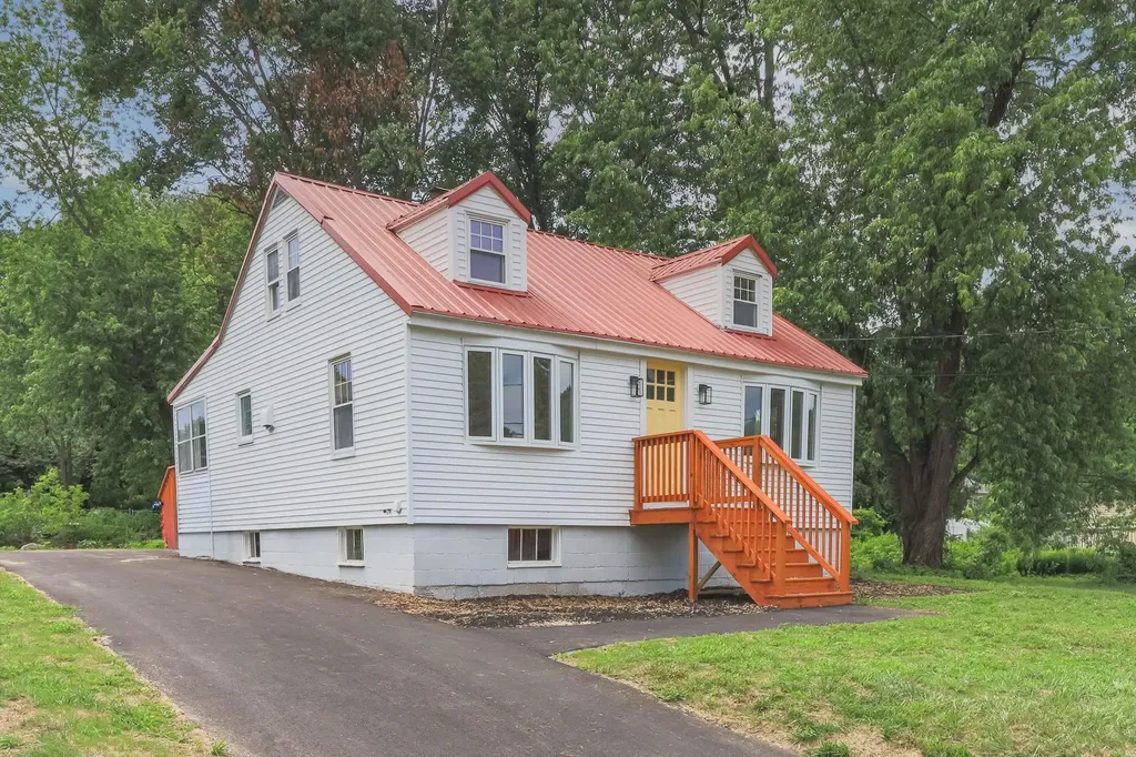 30 Dawson Avenue Manchester NH 03104