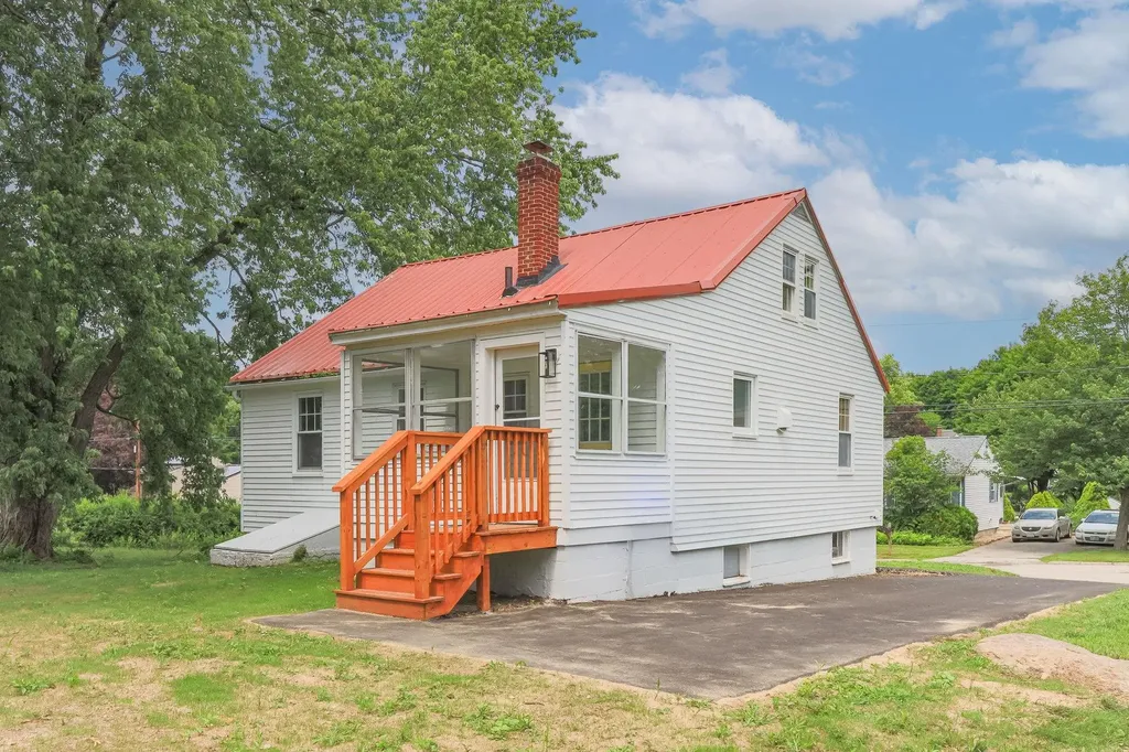 30 Dawson Avenue Manchester NH 03104