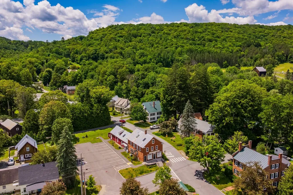 2706 East Woodstock Road Woodstock VT 05091