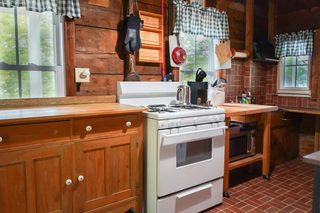 48 Acorn Lodge Road Castleton VT 05735