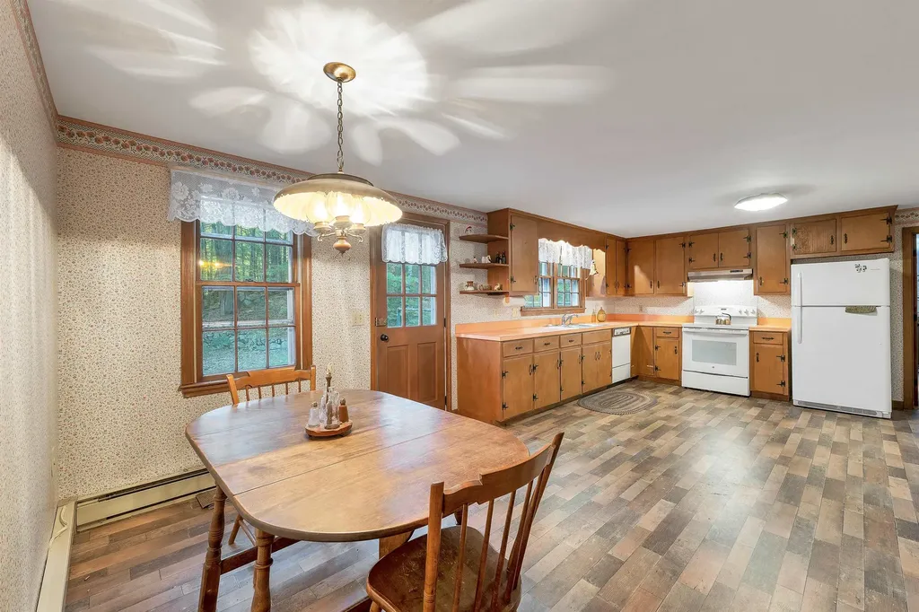 28 Manchester Road Amherst NH 03031