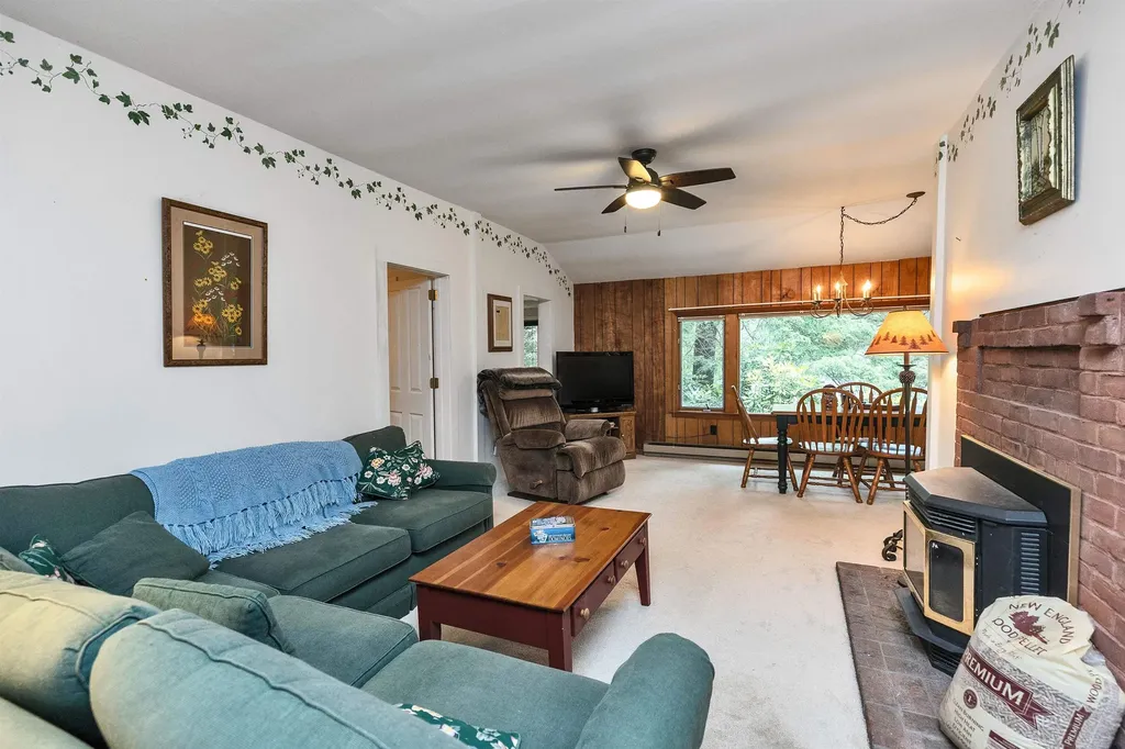 71 Headlands Road Winchester NH 03470