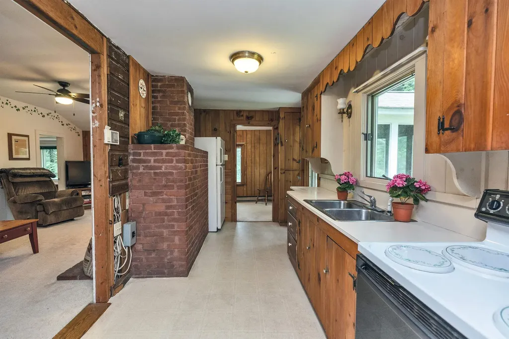 71 Headlands Road Winchester NH 03470