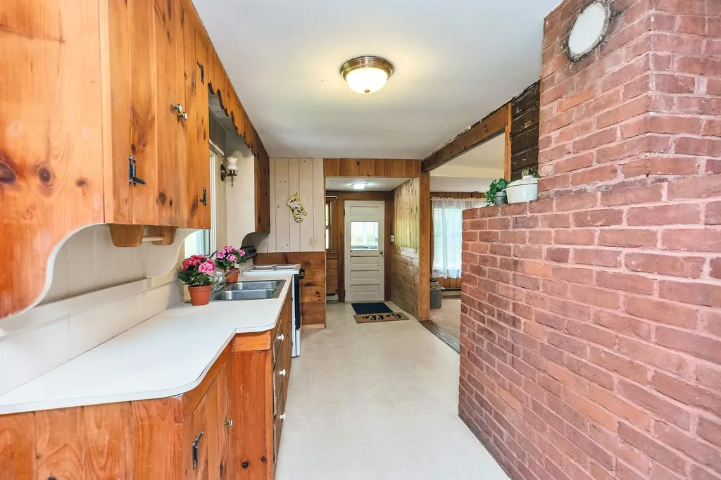 71 Headlands Road Winchester NH 03470