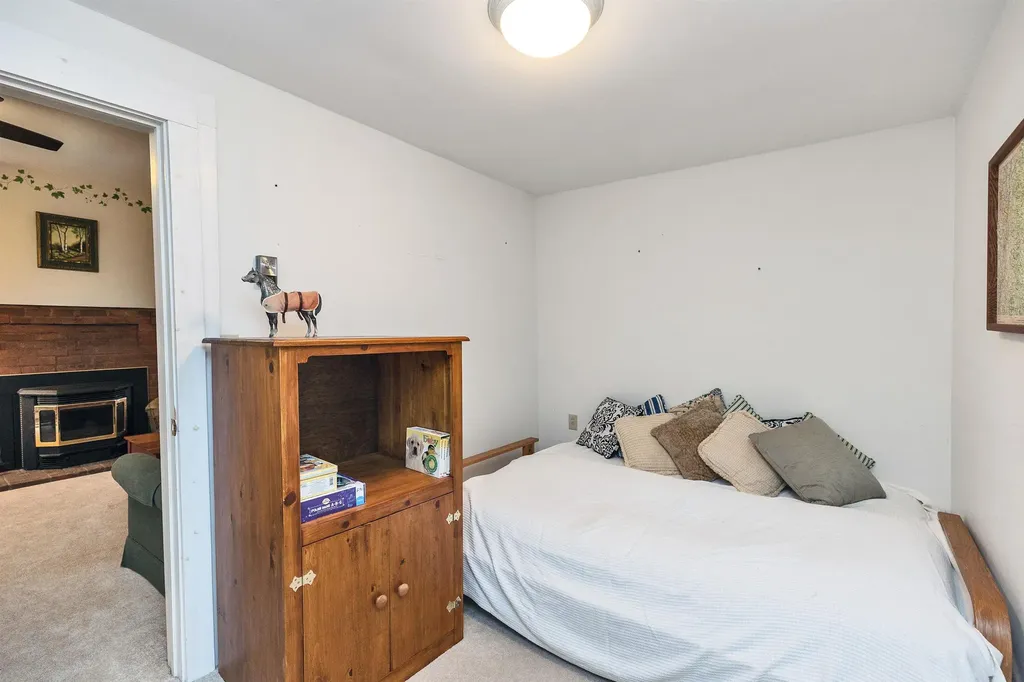 71 Headlands Road Winchester NH 03470