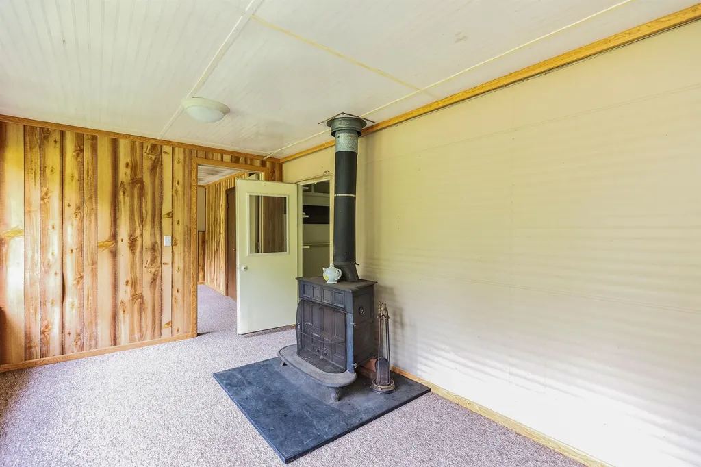 71 Headlands Road Winchester NH 03470