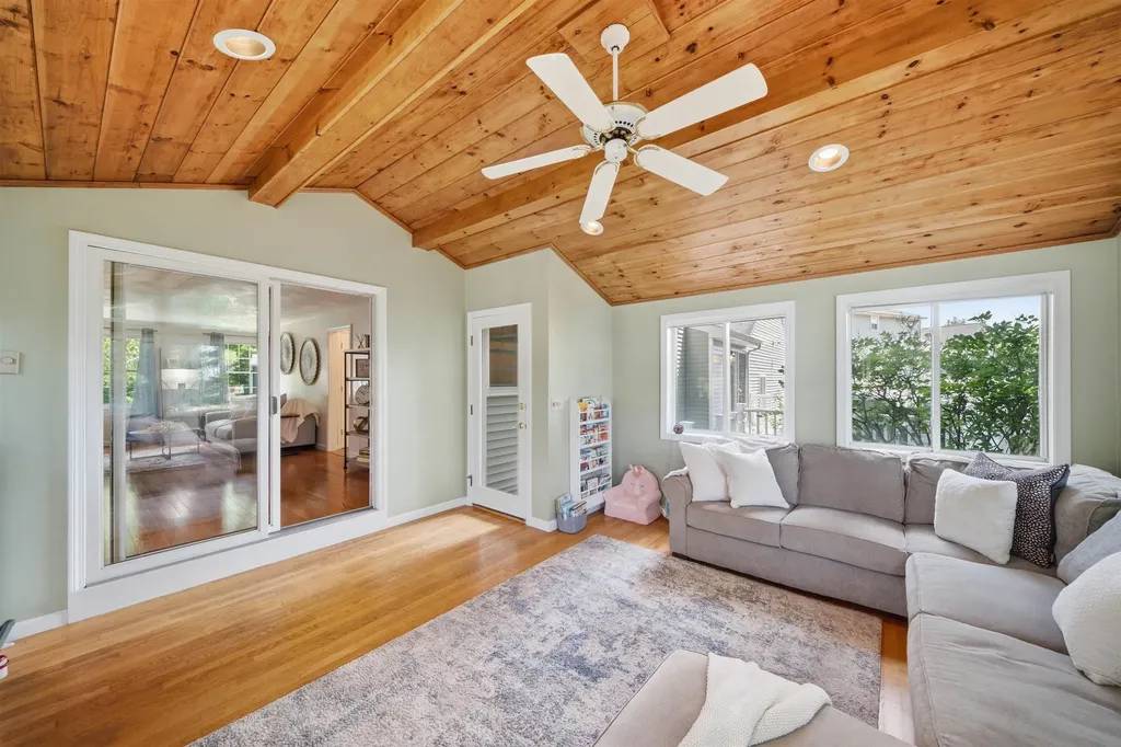 14 Macdonald Drive Nashua NH 03062