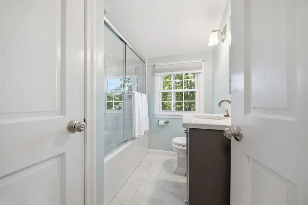 14 Macdonald Drive Nashua NH 03062