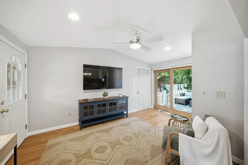 14 Macdonald Drive Nashua NH 03062