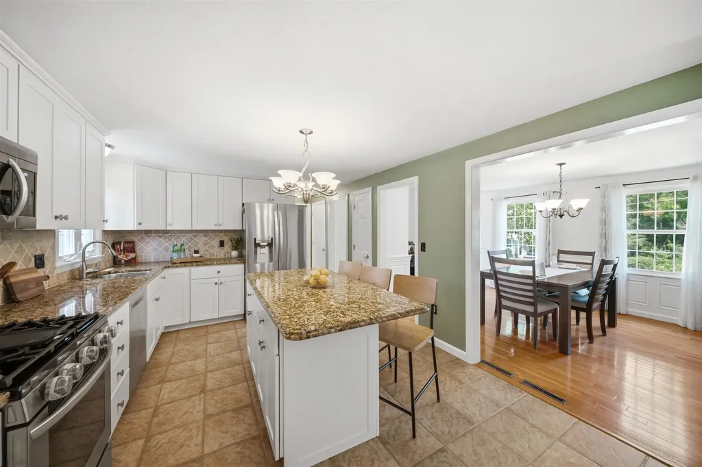 14 Macdonald Drive Nashua NH 03062