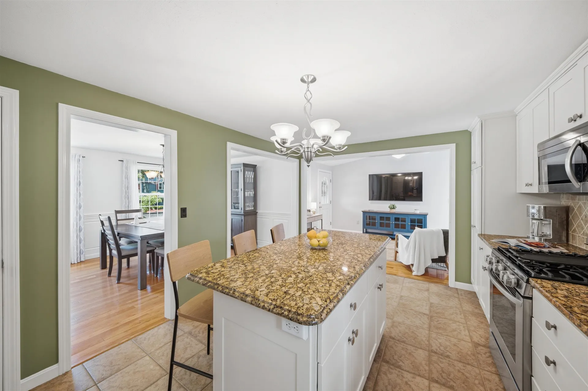 14 Macdonald Drive Nashua NH 03062