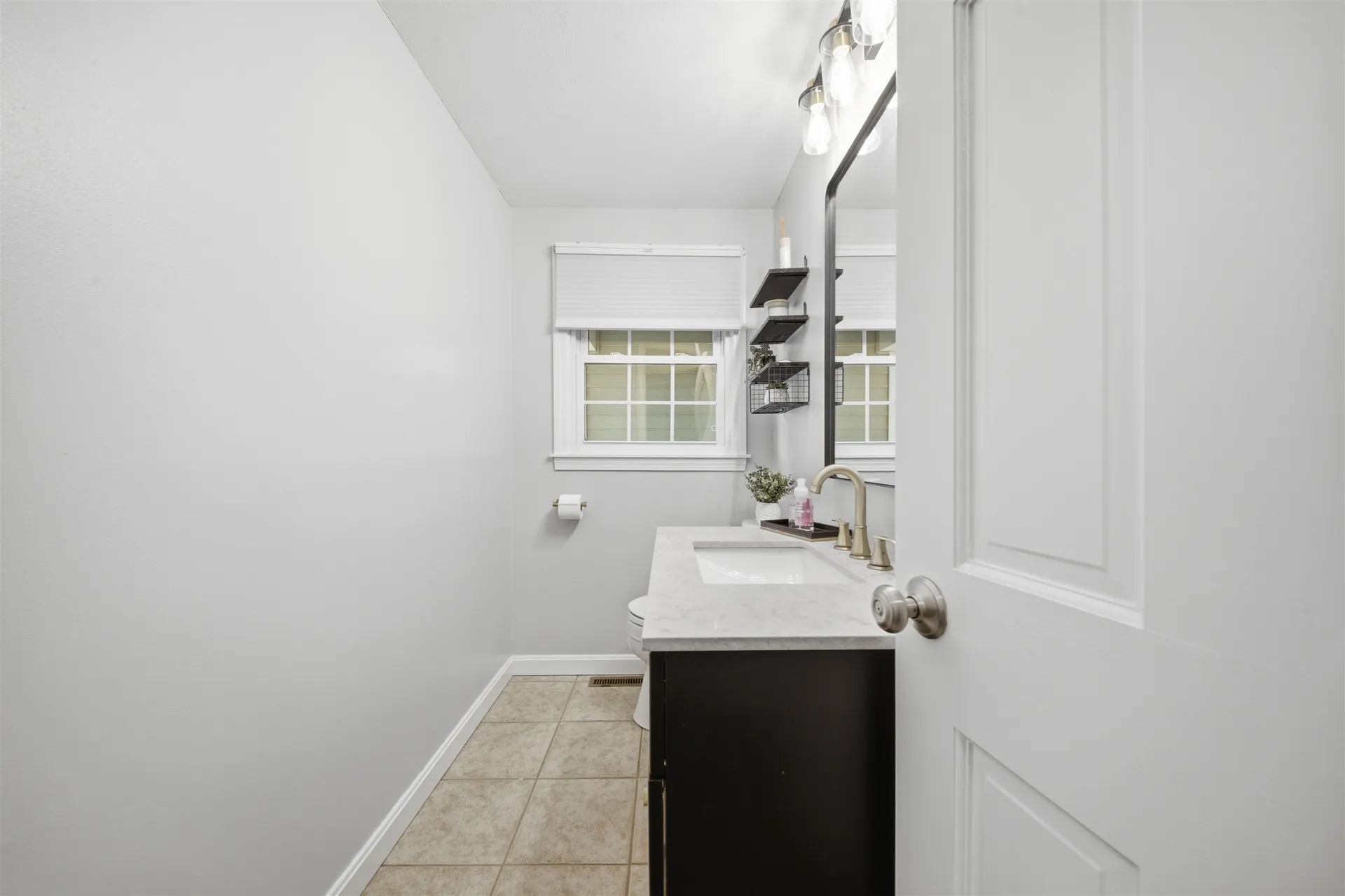 14 Macdonald Drive Nashua NH 03062