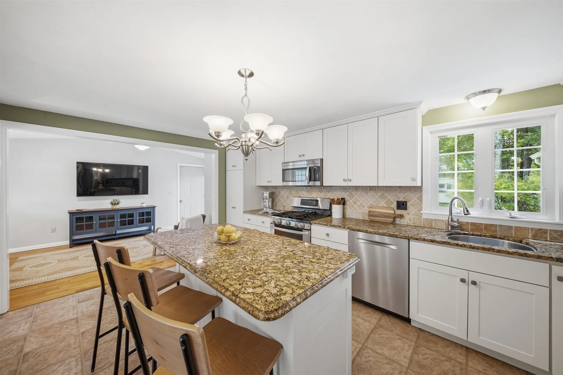 14 Macdonald Drive Nashua NH 03062