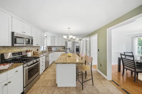 14 Macdonald Drive Nashua NH 03062