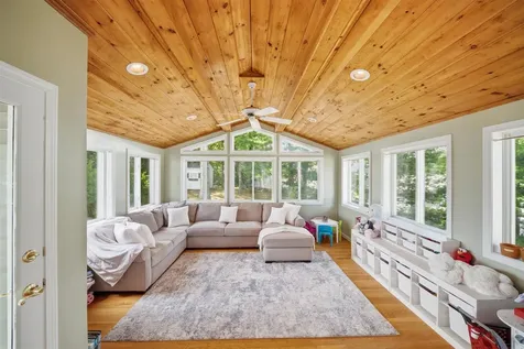 14 Macdonald Drive Nashua NH 03062
