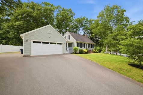 14 Macdonald Drive Nashua NH 03062