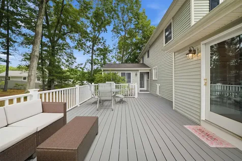 14 Macdonald Drive Nashua NH 03062
