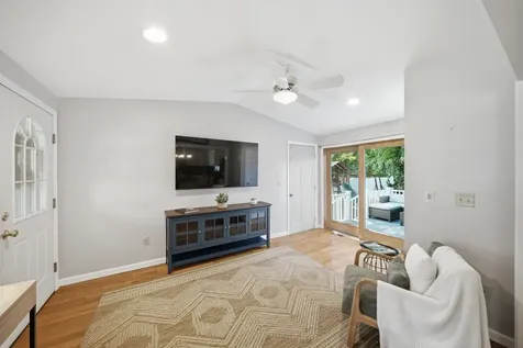 14 Macdonald Drive Nashua NH 03062