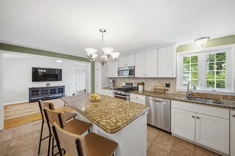14 Macdonald Drive Nashua NH 03062