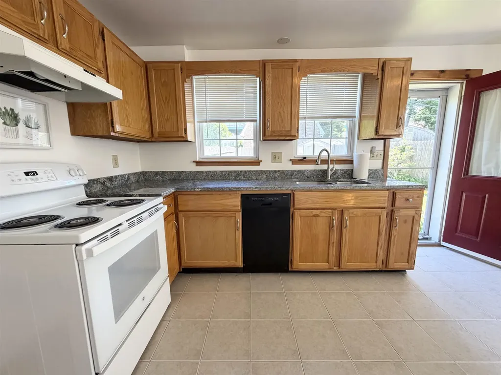 648 Kearsarge Way Portsmouth NH 03801