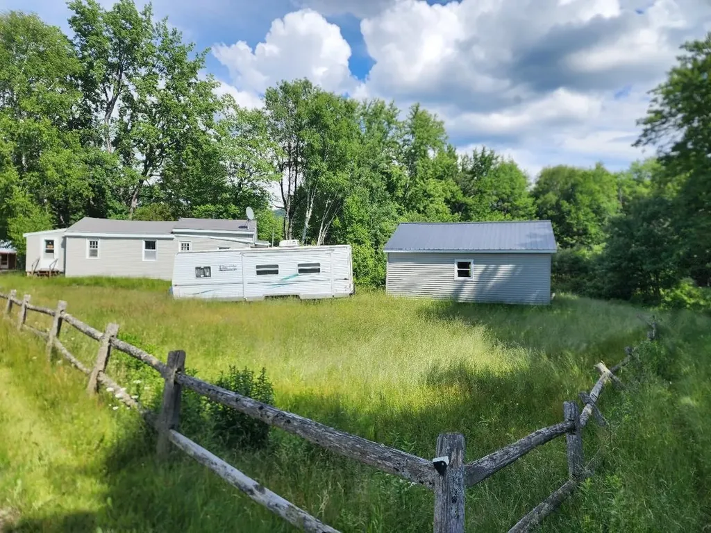 24 Braggs Bay Road Errol NH 03579