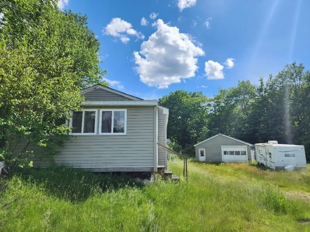 24 Braggs Bay Road Errol NH 03579