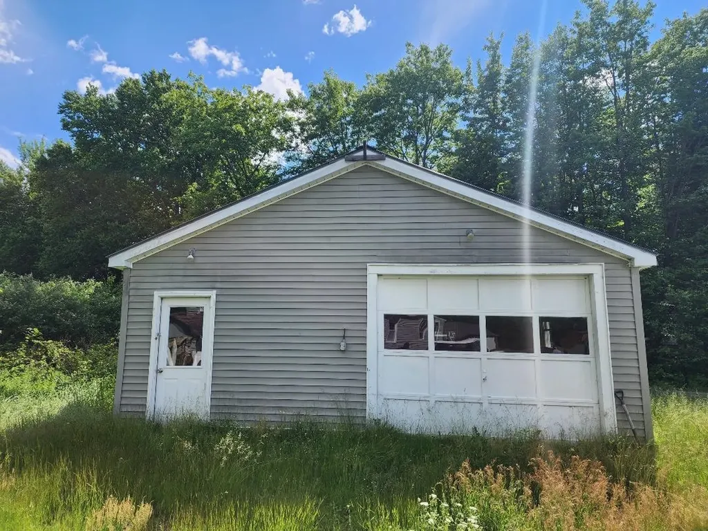 24 Braggs Bay Road Errol NH 03579