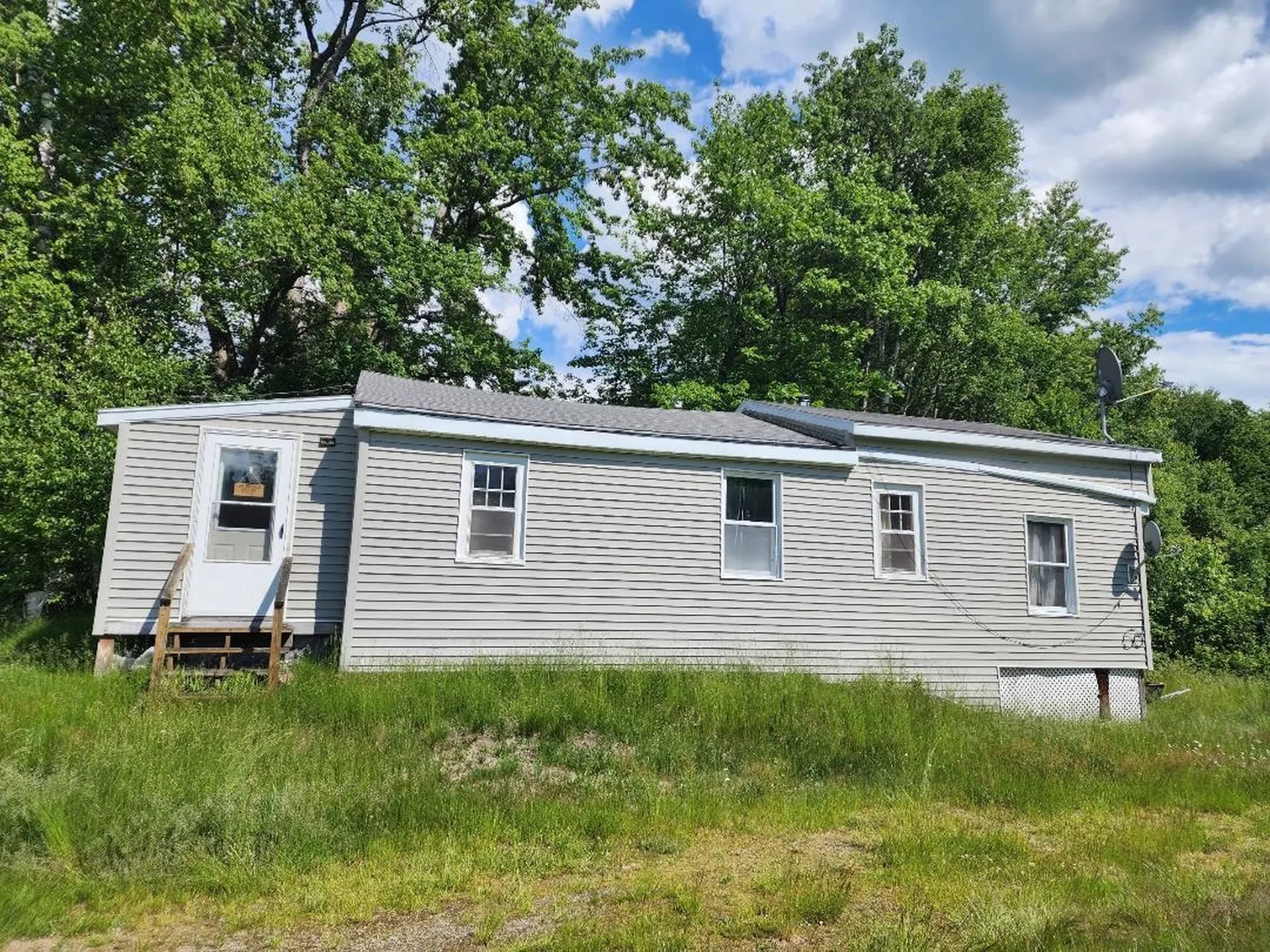 24 Braggs Bay Road Errol NH 03579