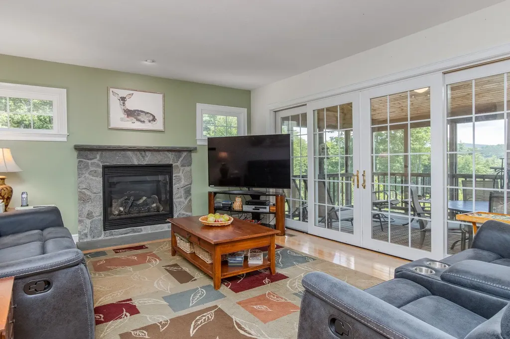 57 Beard Road New Boston NH 03070