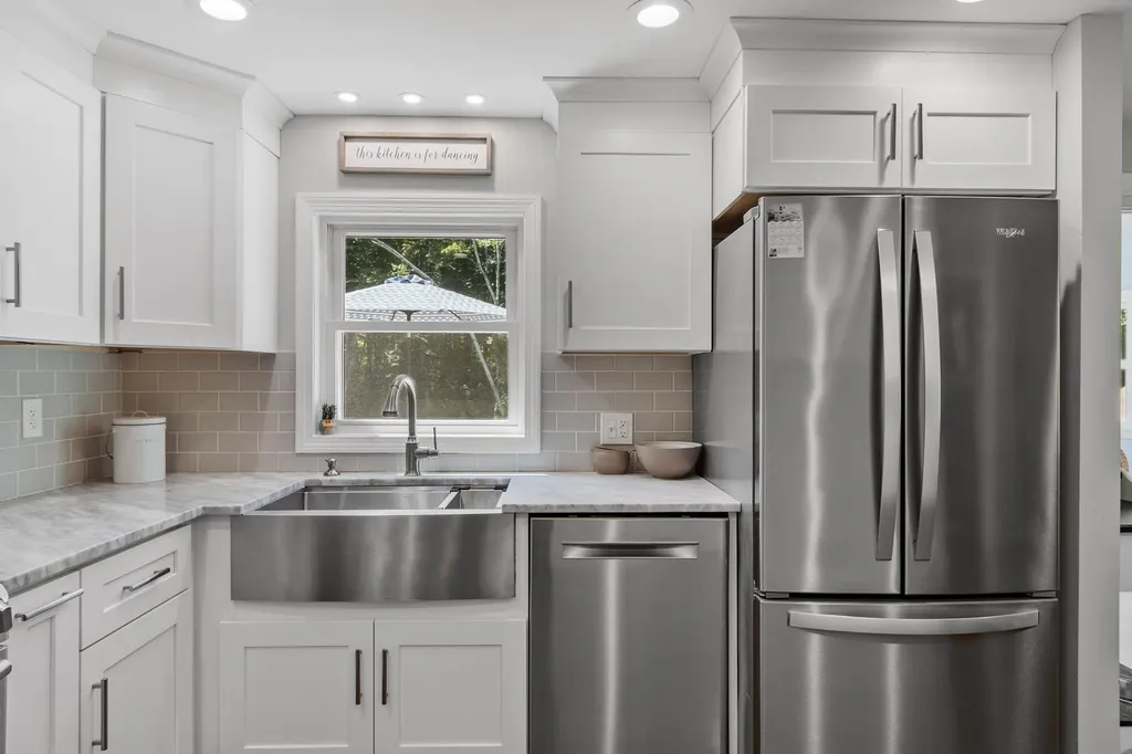25 Sawyer Avenue Atkinson NH 03811