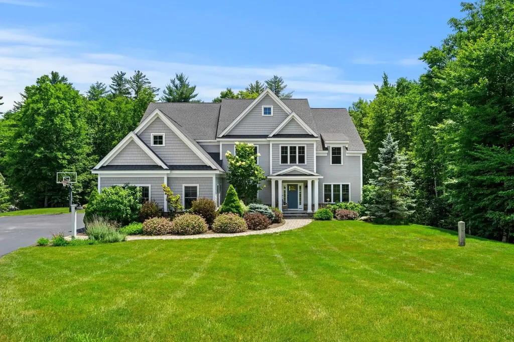 32 Settlers Court Bedford NH 03110