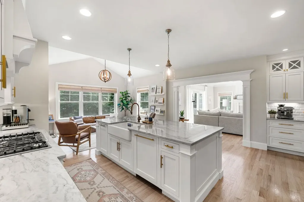 32 Settlers Court Bedford NH 03110