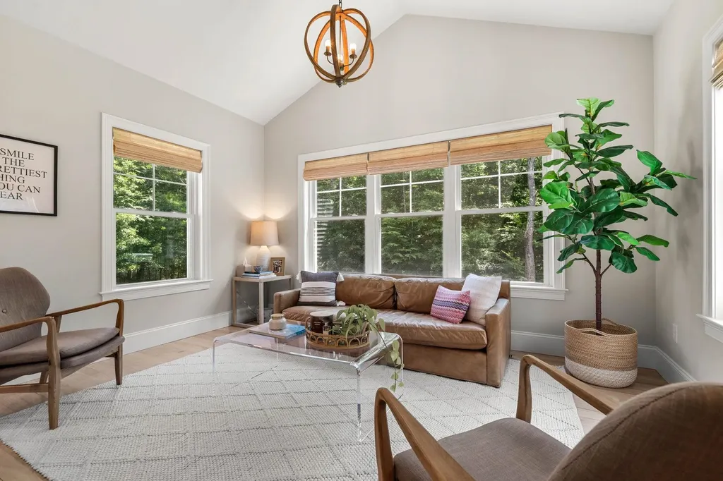 32 Settlers Court Bedford NH 03110
