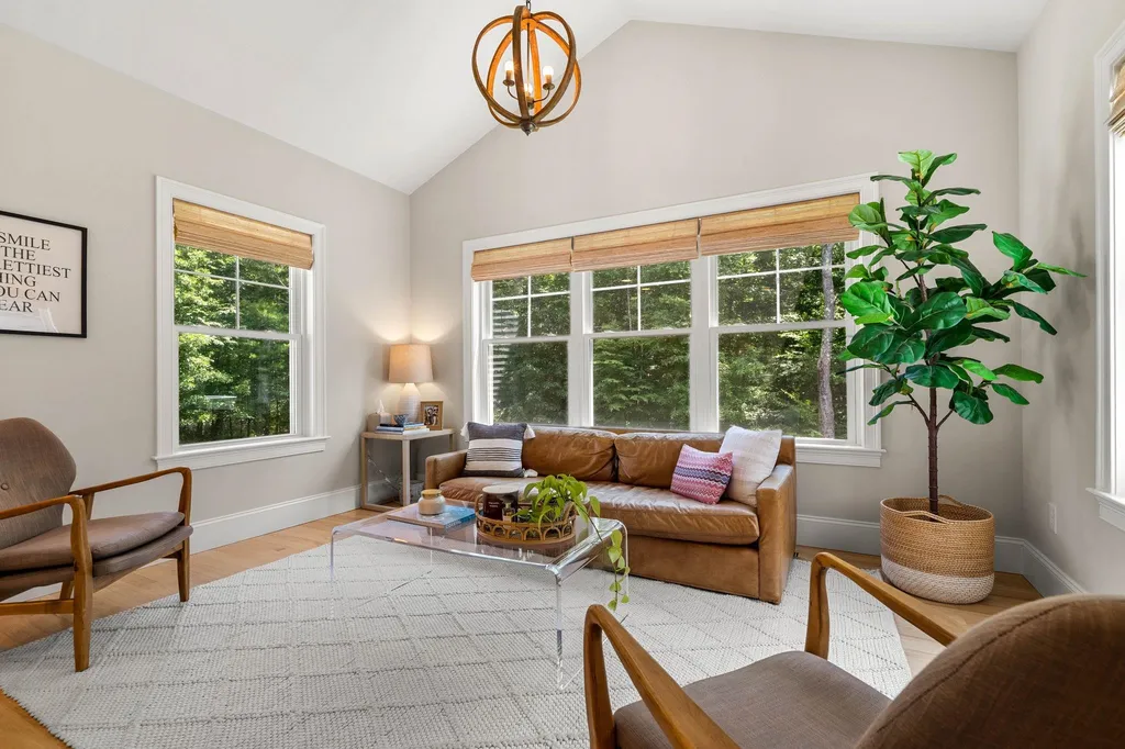 32 Settlers Court Bedford NH 03110