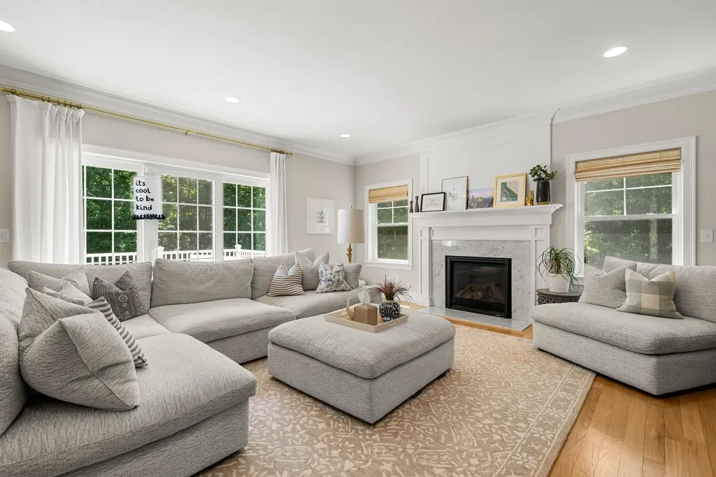 32 Settlers Court Bedford NH 03110