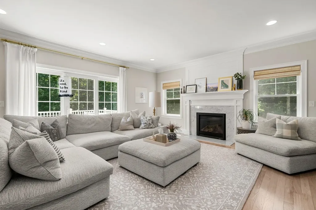32 Settlers Court Bedford NH 03110